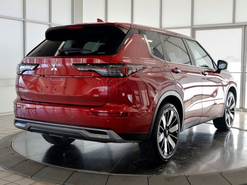 Used 2025 Mitsubishi Outlander SE image 8