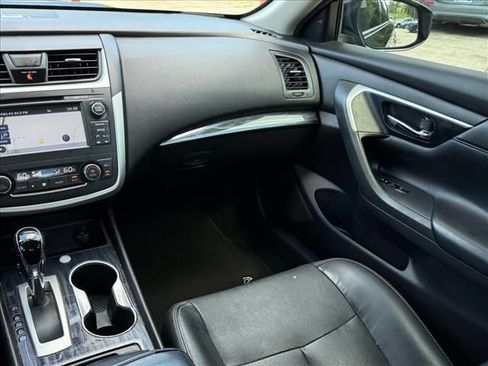 Used 2016 Nissan Altima 2.5 SL w/ 2.5 Technology w/LED Package FWD image 9