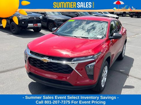 Used 2026 Chevrolet Trax LS FWD image 2