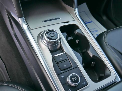 Used 2021 Ford Explorer XLT w/ Equipment Group 202A image 30