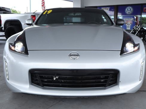 Used 2019 Nissan 370Z Coupe RWD image 11