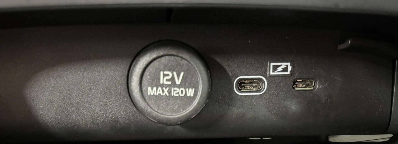 Used 2024 Volvo XC40 B5 Core AWD/4WD image 35
