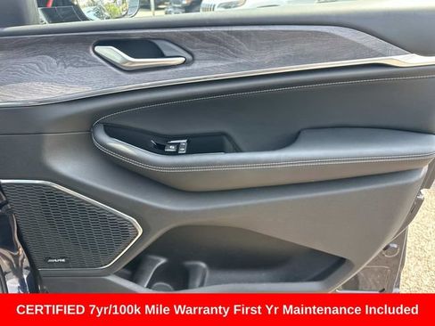 Used 2023 Jeep Grand Cherokee Overland AWD/4WD image 9