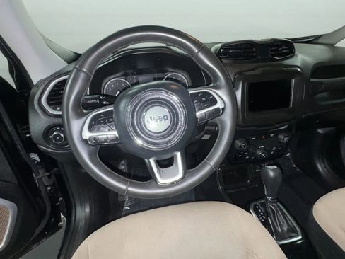 Used 2018 Jeep Renegade Latitude w/ Popular Equipment Group FWD image 22