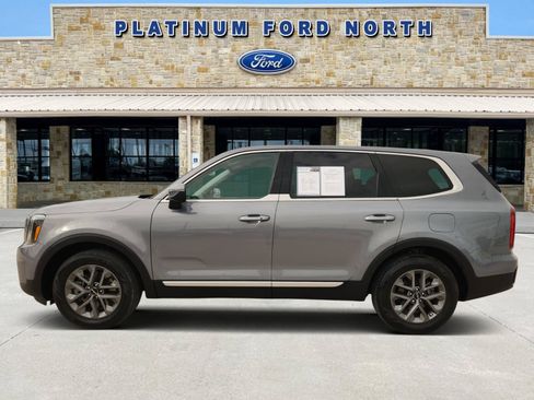 Used 2024 Kia Telluride LX FWD image 3
