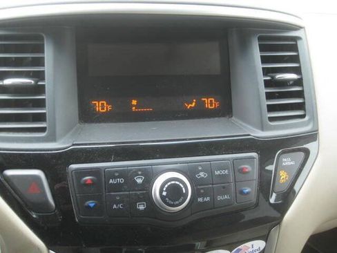 Used 2014 Nissan Pathfinder S AWD/4WD image 23