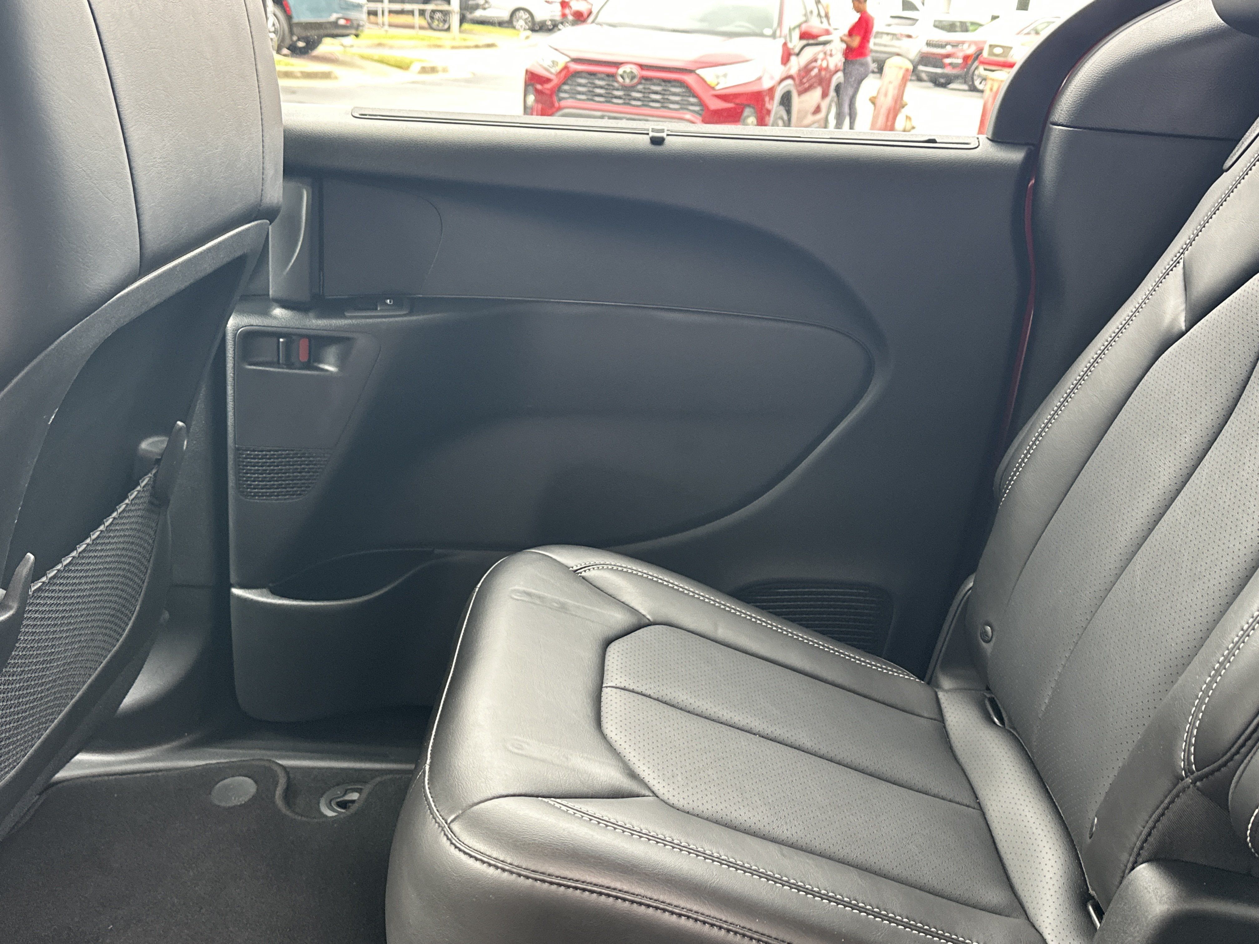 Used 2025 Chrysler Voyager LX FWD image 23