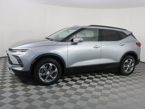 Used 2024 Chevrolet Blazer LT w/ Convenience Package image 2