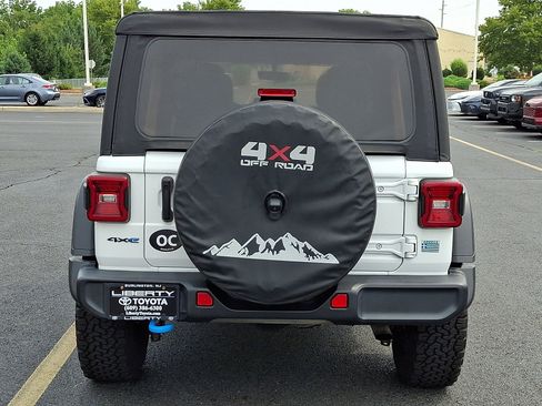 Used 2022 Jeep Wrangler Unlimited Rubicon 4xe AWD/4WD image 5