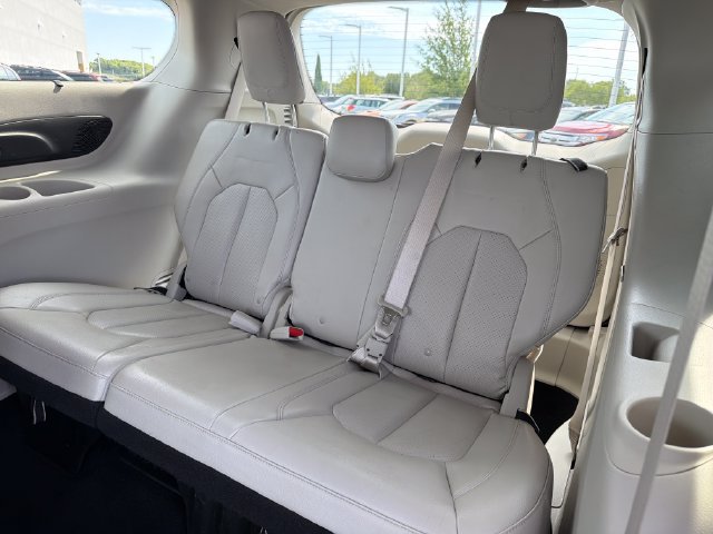 Used 2018 Chrysler Pacifica Touring-L Plus FWD image 23