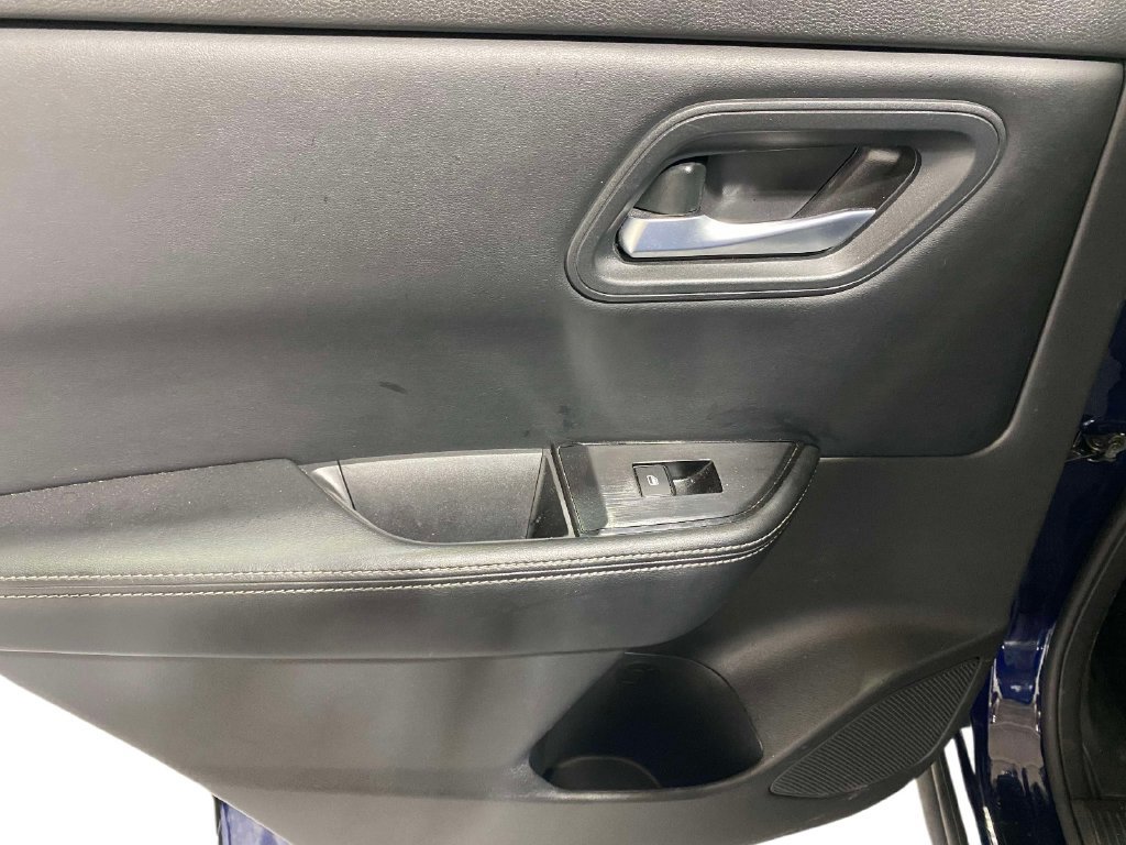 Used 2024 Nissan Rogue SV AWD/4WD image 16