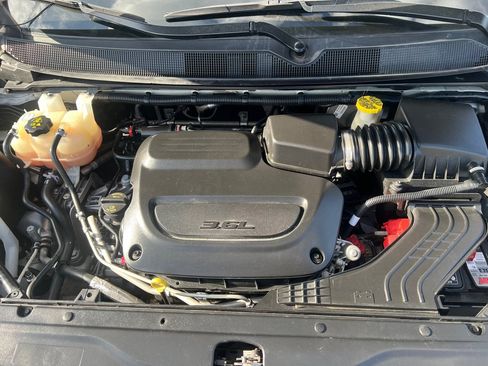 Used 2020 Chrysler Pacifica Touring-L Plus FWD image 22