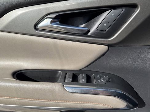 Used 2024 Chevrolet Traverse LT image 17