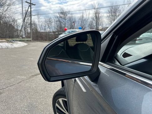 Used 2024 Volkswagen Taos SE image 15