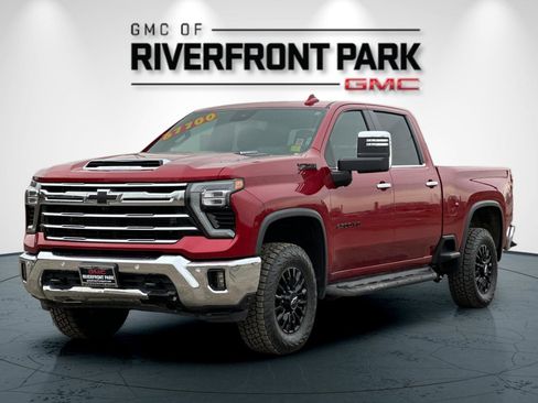 Used 2024 Chevrolet Silverado 2500 LTZ w/ LTZ Premium Package image 7