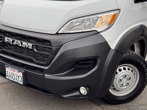 Used 2024 RAM ProMaster 2500 w/ Convenience Group FWD image 3