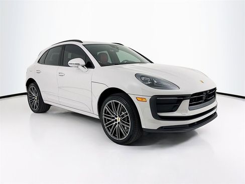 New 2026 Porsche Macan image 7