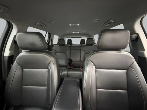 Used 2023 GMC Acadia SLT FWD image 15