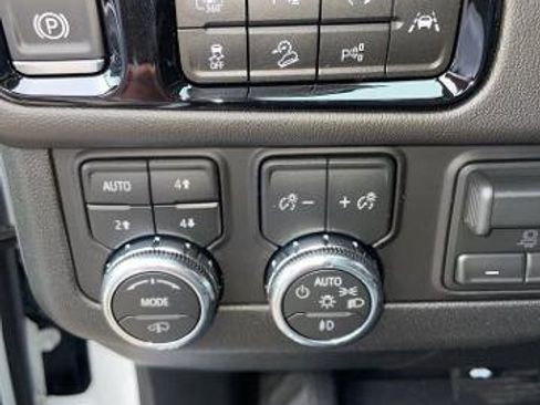 New 2026 GMC Yukon XL AT4 AWD/4WD image 14