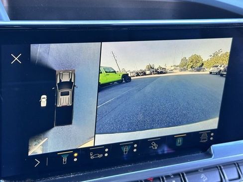 Used 2024 Chevrolet Silverado 2500 LTZ w/ LTZ Convenience Package image 9