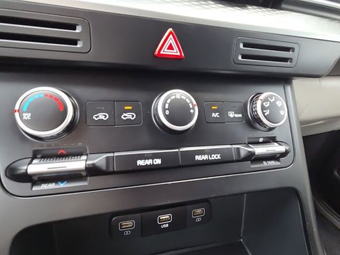 Used 2024 Kia Carnival LX image 45