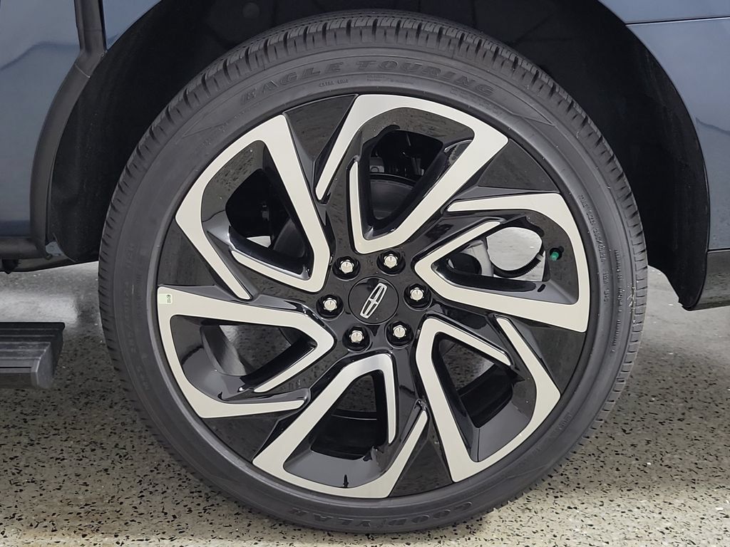 New 2027 Lincoln Navigator L Reserve RWD image 8