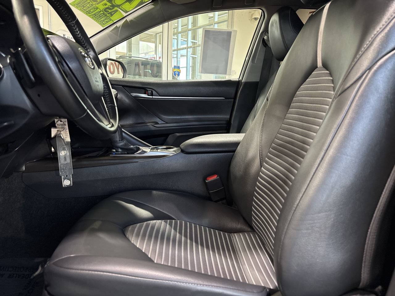 Used 2023 Toyota Camry SE FWD image 11