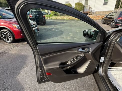 Used 2018 Ford Focus SE FWD image 11