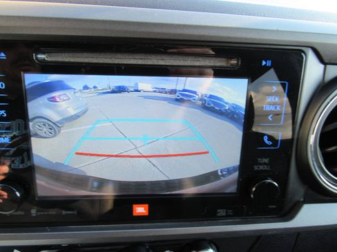 Used 2017 Toyota Tacoma TRD Off-Road image 36