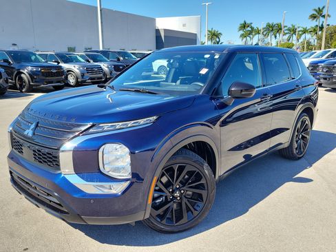 Used 2022 Mitsubishi Outlander SE image 34