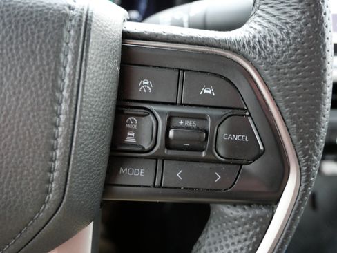 Used 2025 Toyota Tacoma TRD Sport AWD/4WD image 32