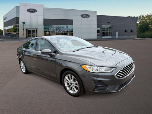 Used 2020 Ford Fusion SE FWD image 2