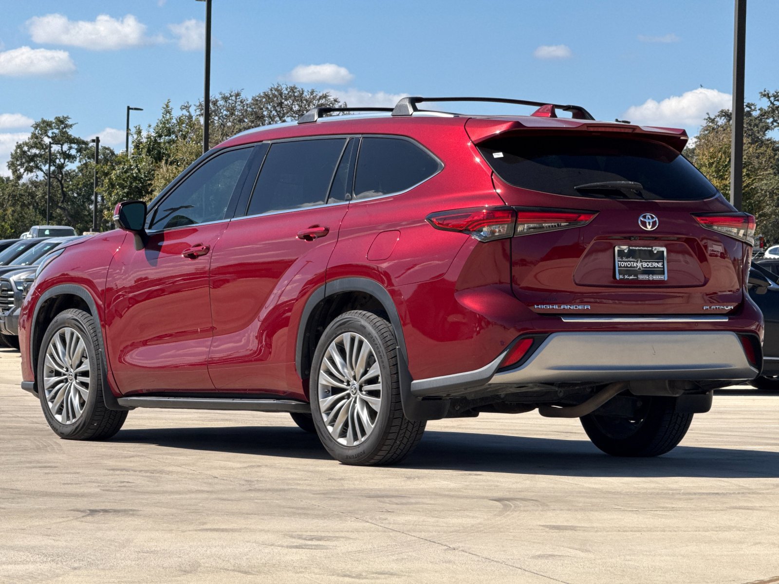 Used 2021 Toyota Highlander Platinum FWD image 3