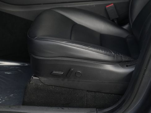 Used 2020 Tesla Model Y Long Range image 24