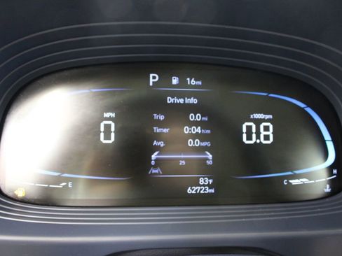 Used 2024 Hyundai Venue Limited FWD image 10