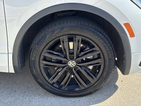 Used 2022 Volkswagen Tiguan SE R-Line image 4