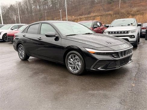 Used 2024 Hyundai Elantra SEL image 12