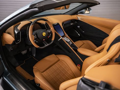 Used 2025 Ferrari Roma Spider RWD image 31