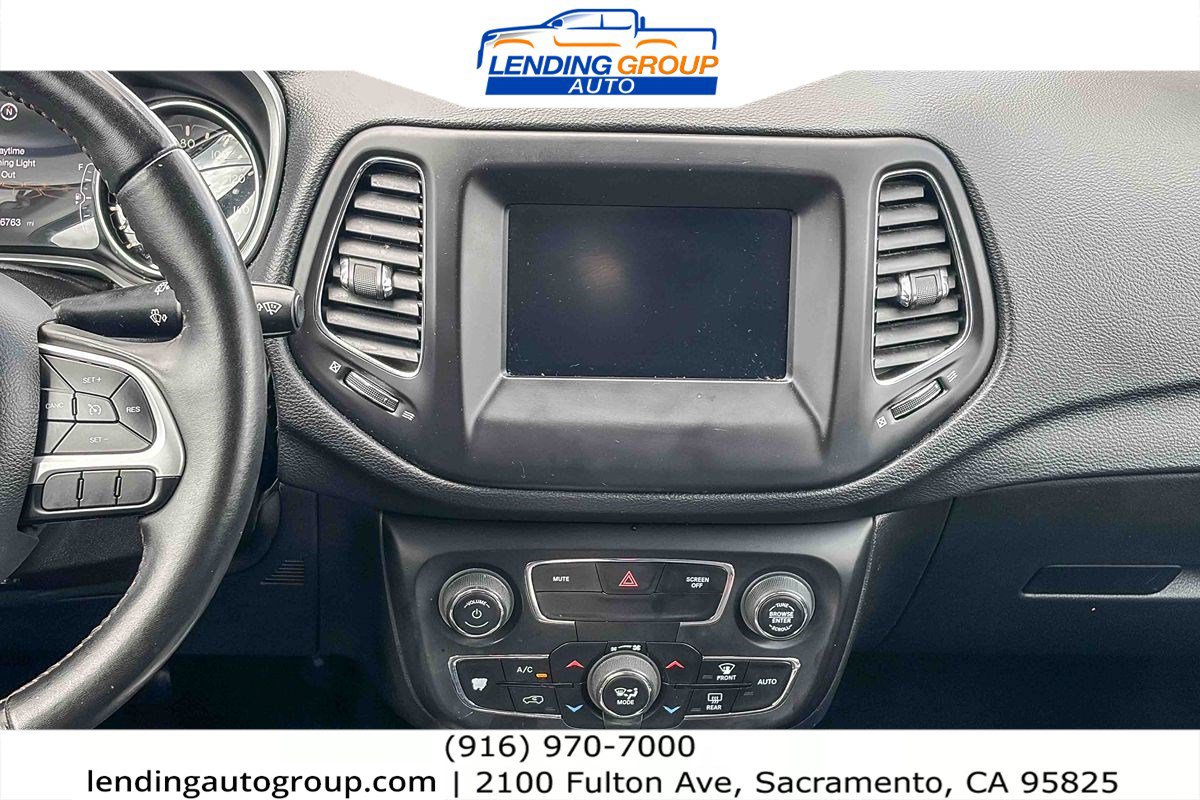 Used 2018 Jeep Compass Latitude w/ Popular Equipment Group FWD image 12