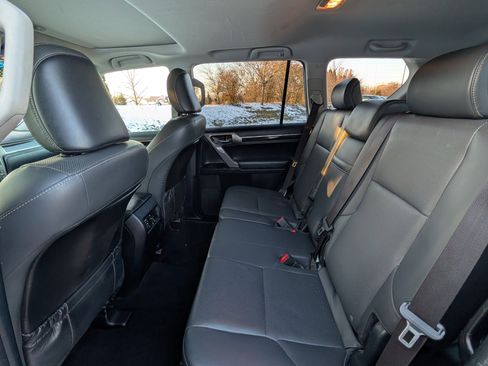 Used 2016 Lexus GX 460 image 25