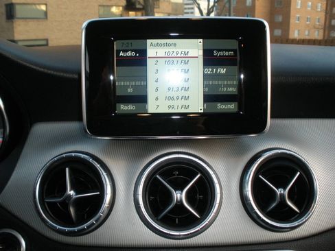 Used 2014 Mercedes-Benz CLA 250 image 36