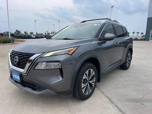 Used 2022 Nissan Rogue SV w/ SV Premium Package FWD image 3