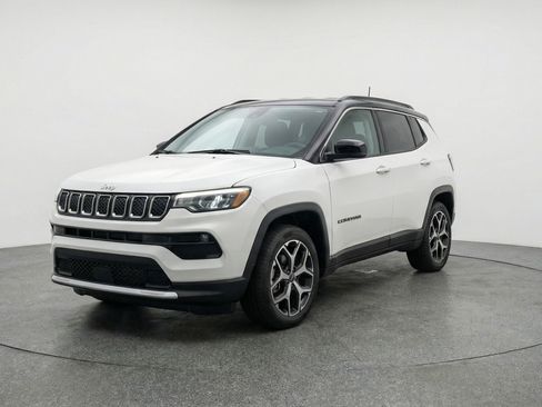 Used 2025 Jeep Compass Limited AWD/4WD image 3