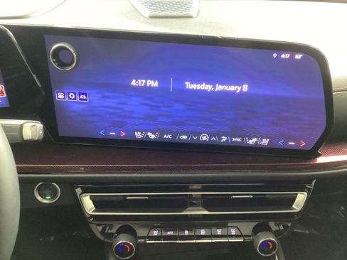 Used 2024 Chevrolet Traverse RS image 18