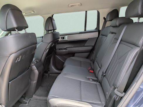 Used 2025 Hyundai Santa Fe SEL FWD image 13
