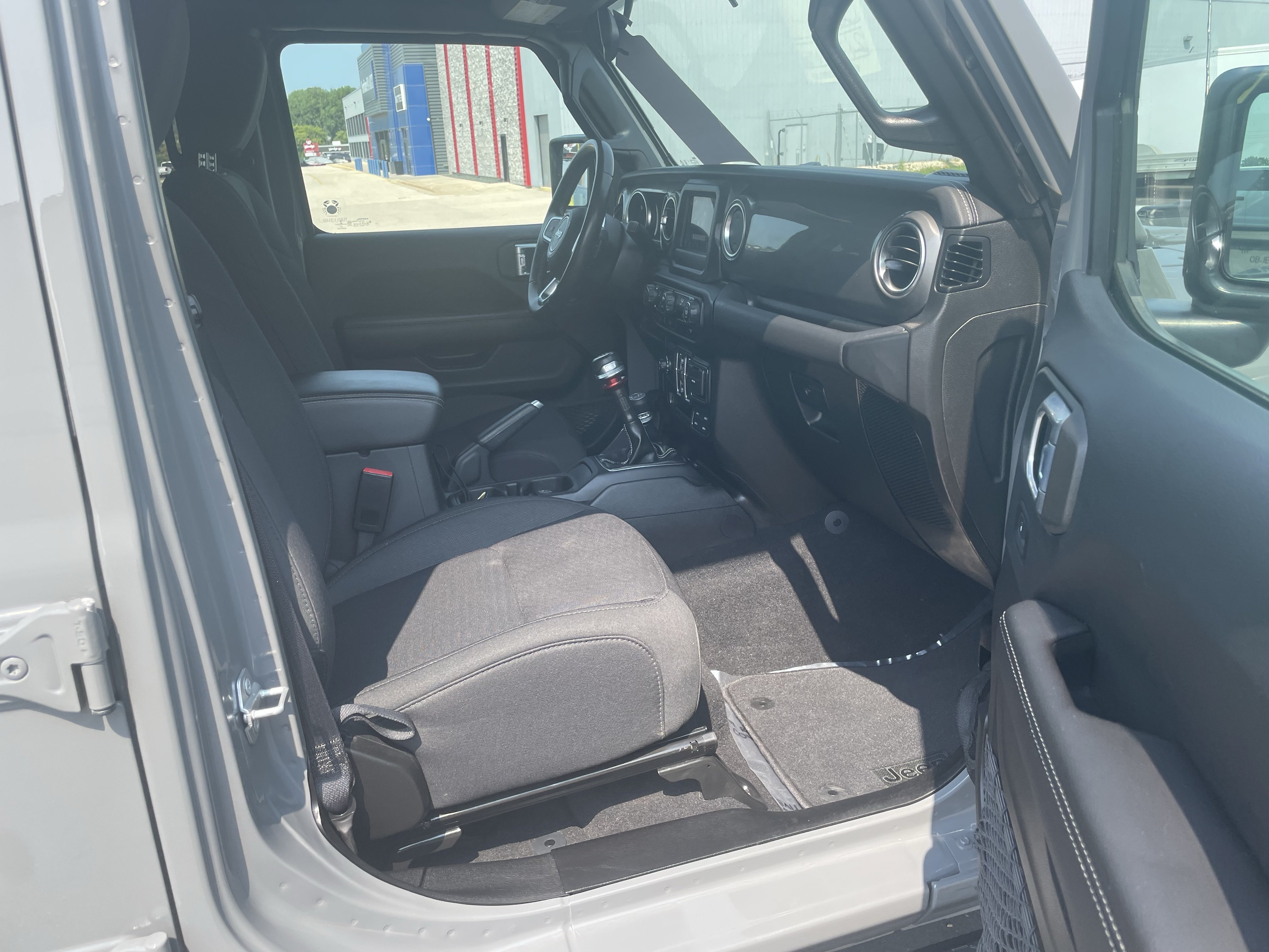 Used 2021 Jeep Wrangler Unlimited Sahara AWD/4WD image 29