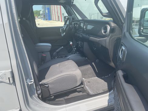 Used 2021 Jeep Wrangler Unlimited Sahara AWD/4WD image 29