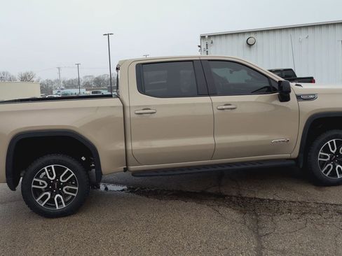 Used 2022 GMC Sierra 1500 AT4 w/ AT4 Premium Package image 9