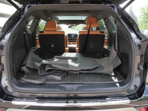 Used 2022 Toyota Highlander Platinum AWD/4WD image 19
