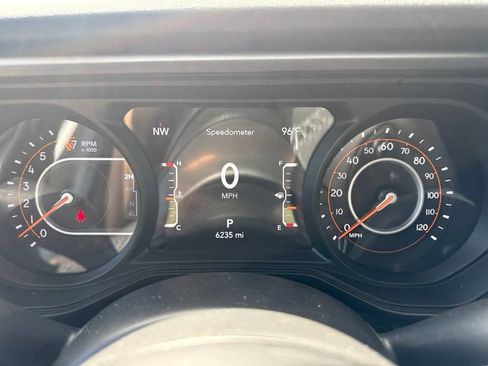 Used 2025 Jeep Gladiator Sport AWD/4WD image 10